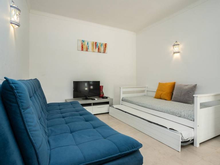 Charming Alvor Flat with Pool and Air Conditioning — photo 5