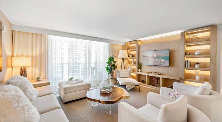 Serviced apartment with yard, sauna & hot tub | Close to Miami Beach Botanical Garden in Miami Beach, FL