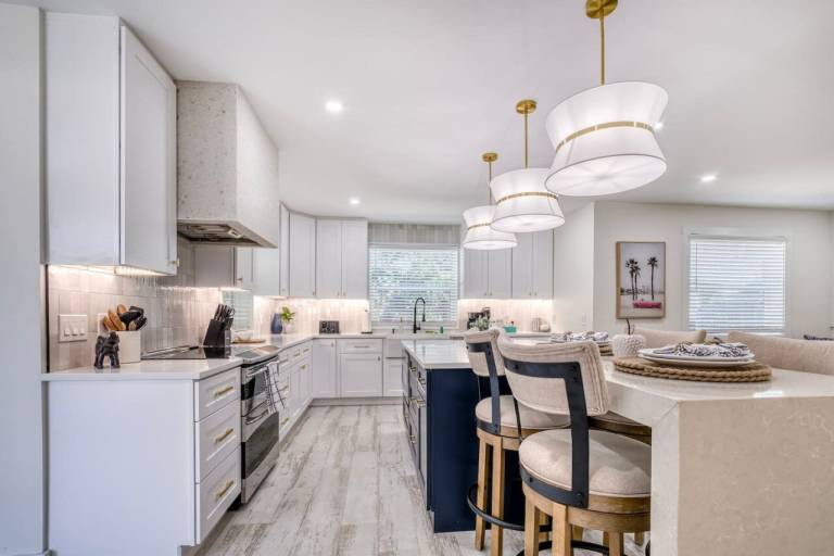 Family-oriented pleasant house with grill, yard & private pool | Garden view | Pet-friendly — photo 5