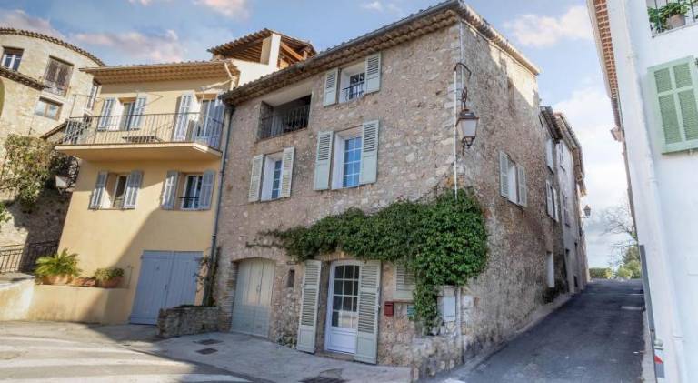 Vacation home with 3 rooms for 6 persons in Valbonne