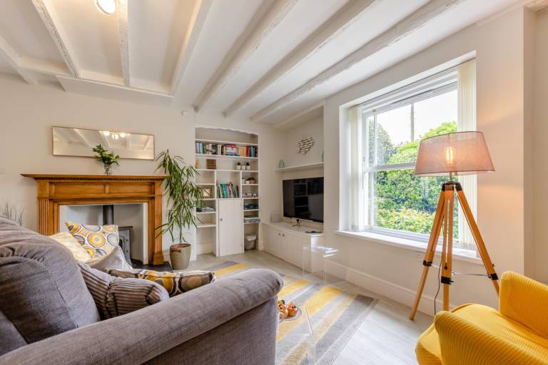 Fully equipped pleasant apartment with yard | Pets allowed in Bideford