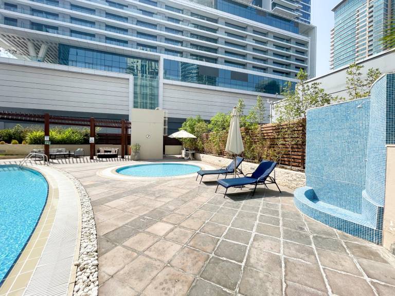Modern Studio Apartment w Balcony Dubai Marina