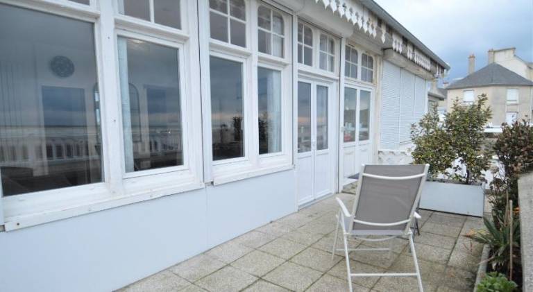Apartment with terrace — photo 5