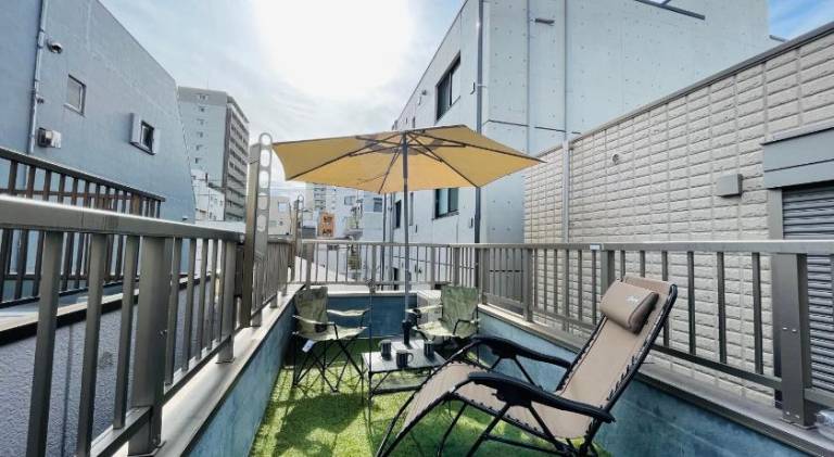 House with hot tub & terrace | Near Sensō-ji | Suitable for remote work — photo 2