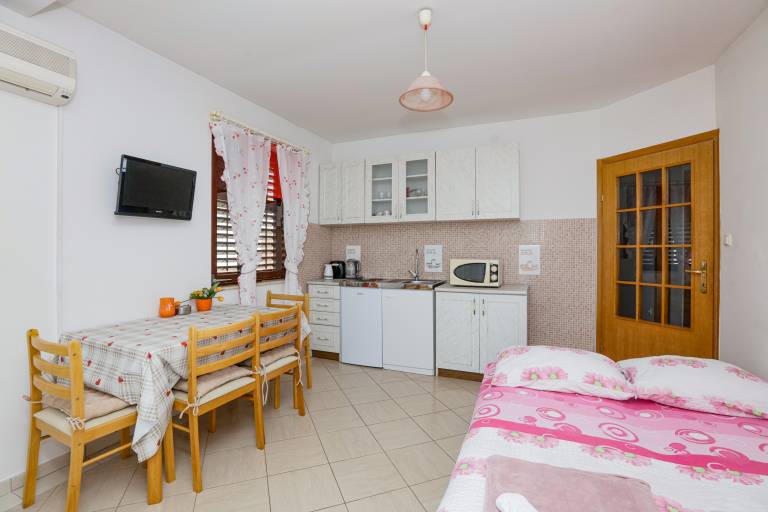 Holiday apartment with patio, barbecue & garden | Sea view | Next to the beach | Dogs allowed — photo 4