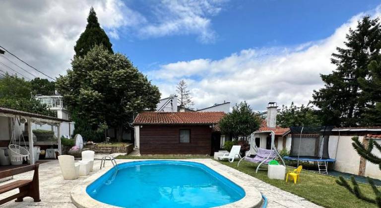 Lea Hause with swimming pool, Jacuzzi in Vitosha montain and free parking in Sofia