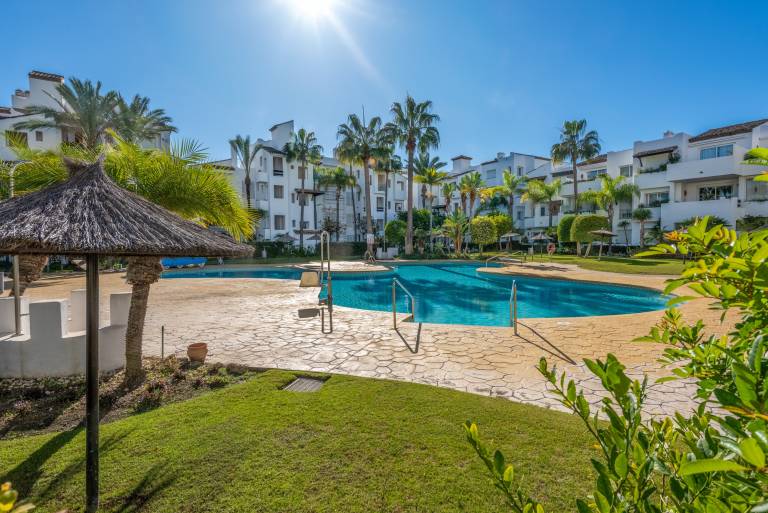 Apartment 'Apartamento De Lujo A 30m Playa' with Sea View, Wi-Fi and Air Conditioning in Estepona