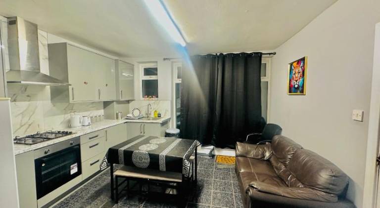Heathrow roomzzzz BnB — photo 3
