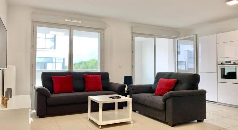 Pleasant apartment with patio | Pet-friendly in Gieres