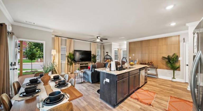 4 King Beds - 2 Game Rooms - Sleeps 24, By DT & UGA — photo 4
