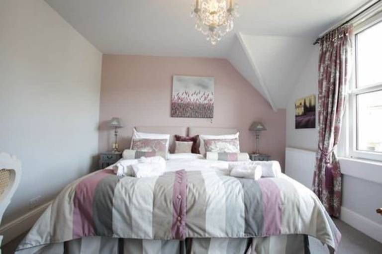 Bed & Breakfast Bath