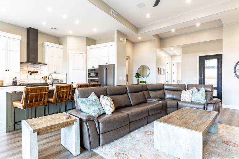 SunChaser 2 Bed 2 bath Dog Friendly Private Home, Hot Tub, EV Charger — photo 3