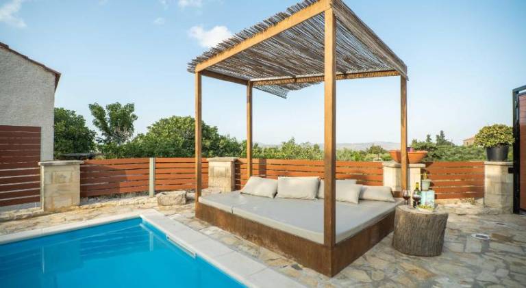 Villa with garden, private pool & terrace — photo 3
