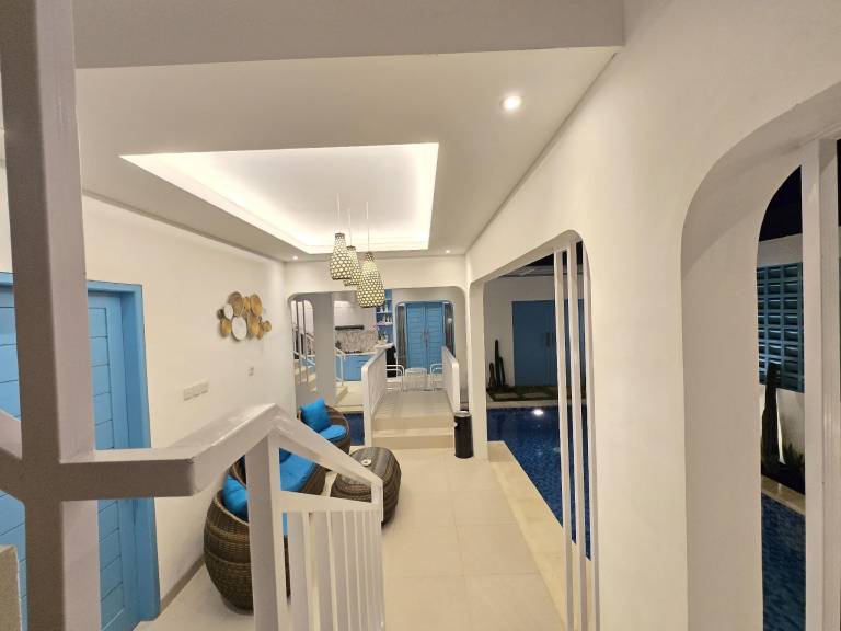 Vacation home with pool — photo 4
