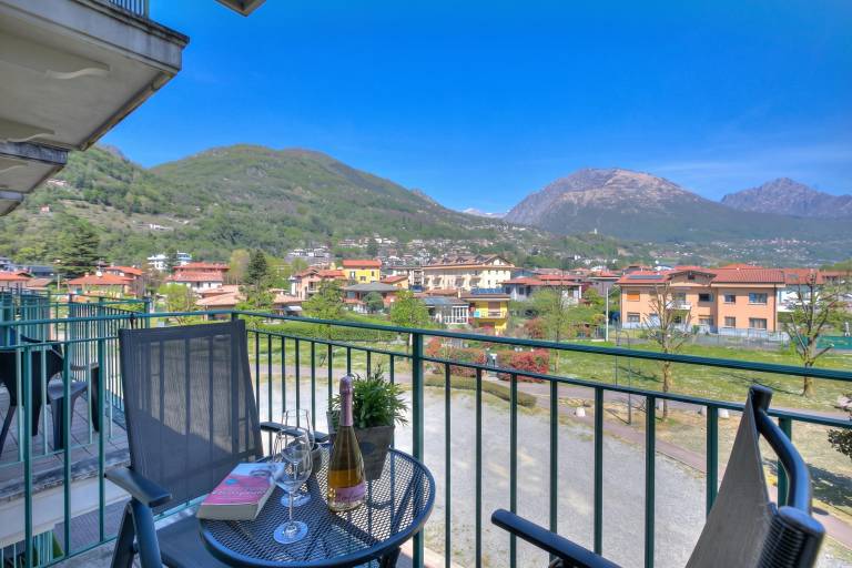 Holiday apartment | Mountain view in Porlezza