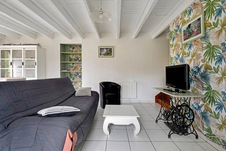 Holiday Home "Gîte Hirondelle" with Private Terrace, Garden, and Wi-Fi — photo 3