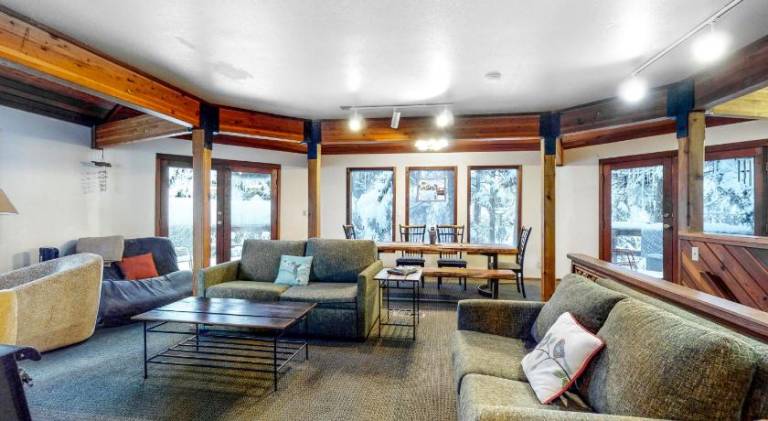 Chalet with jacuzzi — photo 3