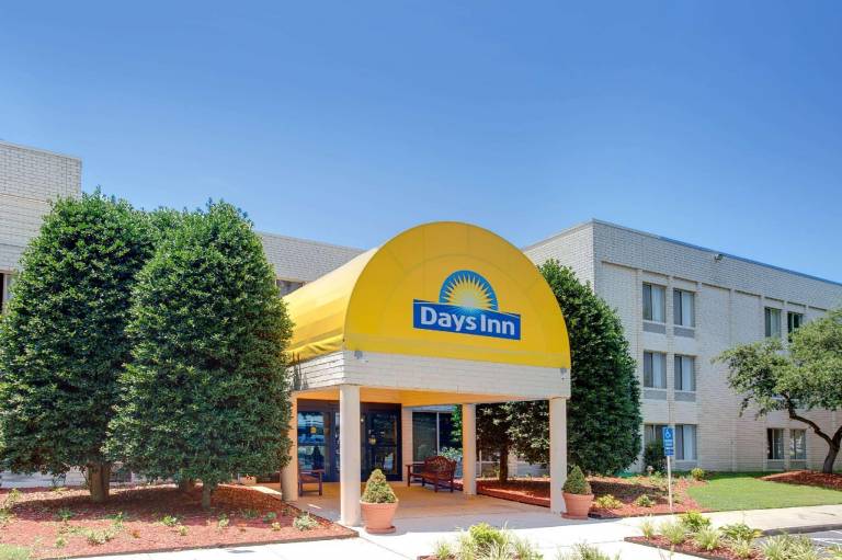 Days Inn by Wyndham Newport News City Center Oyster Point in Newport News, VA