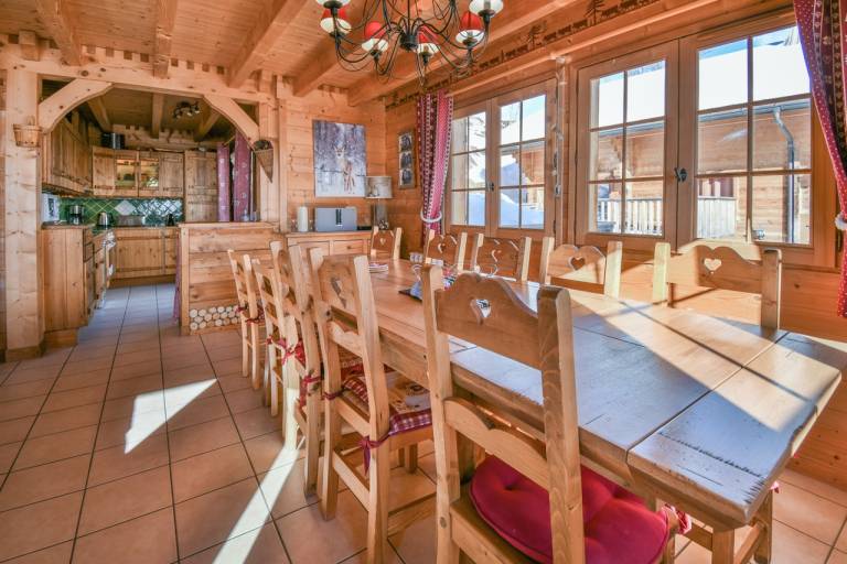 Child-friendly chalet with patio & grill | Mountain view | Next to the ski | Pets are welcome — photo 3