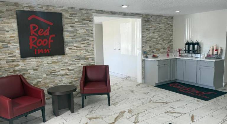 Red Roof Inn & Suites Hammond, IN — photo 4