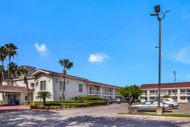 Motel 6 Baytown, TX - Garth Rd — photo 4