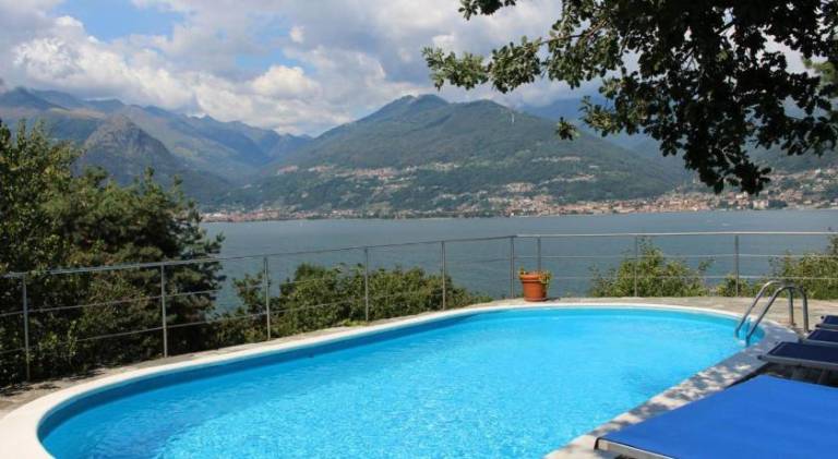 Vacation home with pool in Gravedona