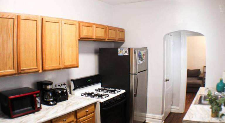 3 BR - Off Street Parking - Amazing View Nearby — photo 5
