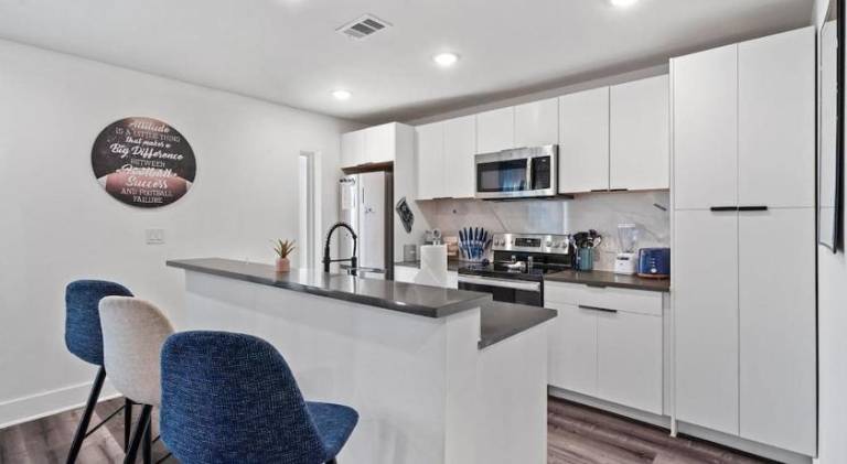 Charming rental apartment | Dogs allowed in Dallas, TX