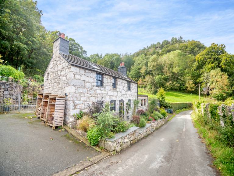 Cottage with garden | Water view in Conwy