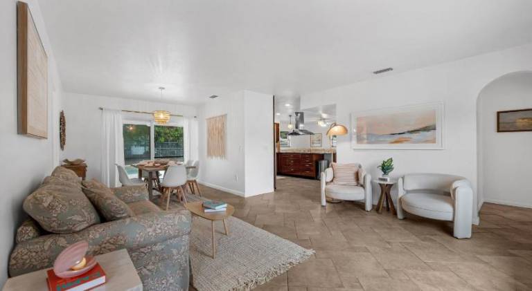 Spacious vacation home with pool | Pets allowed — photo 2