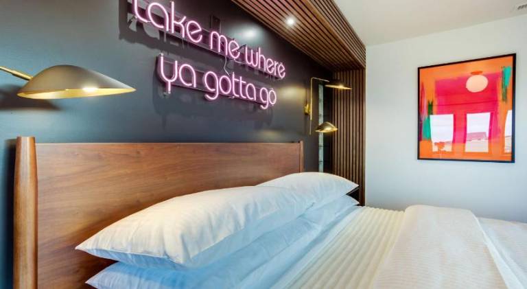 The Berry at The Louie Boutique Motel, Walk to Everything! Dog Friendly! in Newport, OR