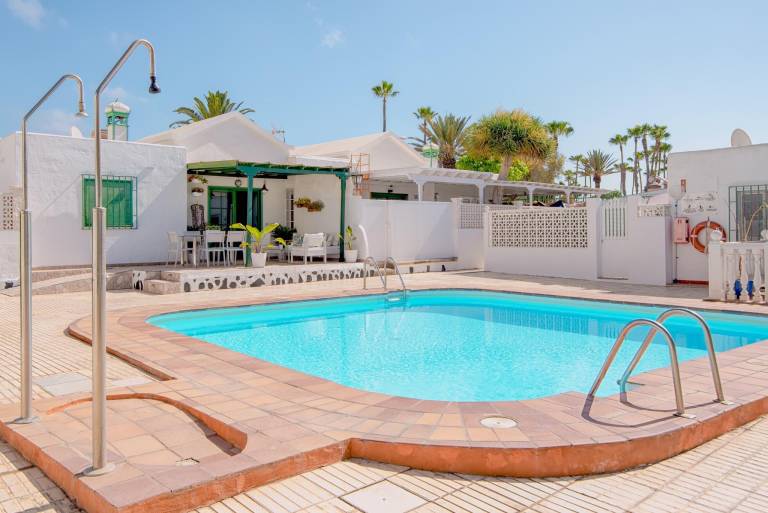 Villa with jacuzzi, pool & garden — photo 4