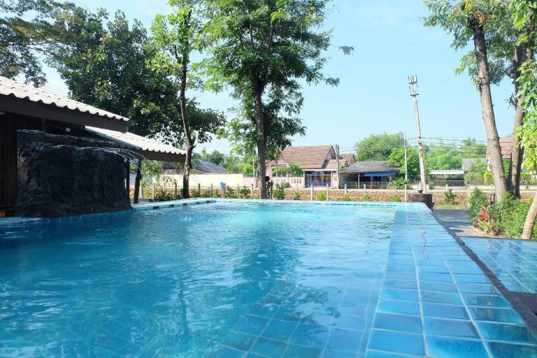 Bungalow with pool — photo 3