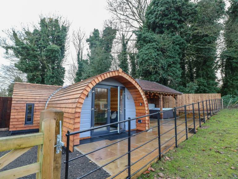 Cottage with garden & jacuzzi in Derby