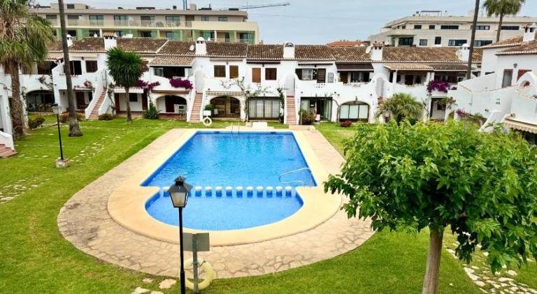 Apartment with patio, yard & pool | Next to the beach | Pets are welcome in Denia