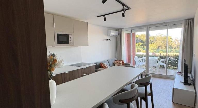 Lovely apartment with private pool, yard & patio | Dogs allowed — photo 2