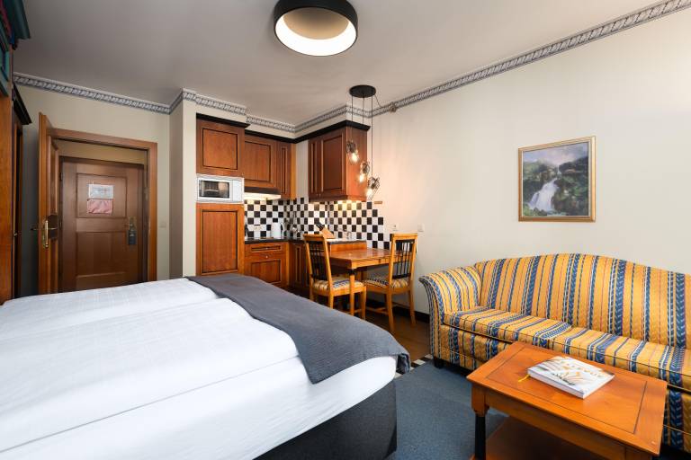 Aparthotel with patio, hot tub & sauna | Perfect for remote work — photo 2