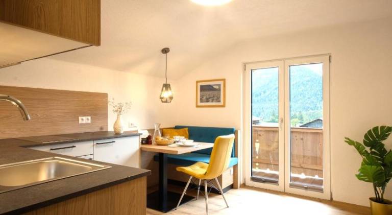 Lovely rental apartment with patio | Pet-friendly — photo 3