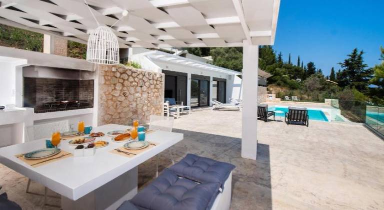 Villa with pool — photo 3