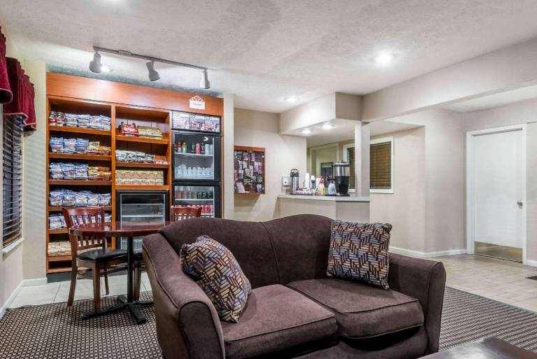 Hawthorn Extended Stay by Wyndham Columbus North — photo 5