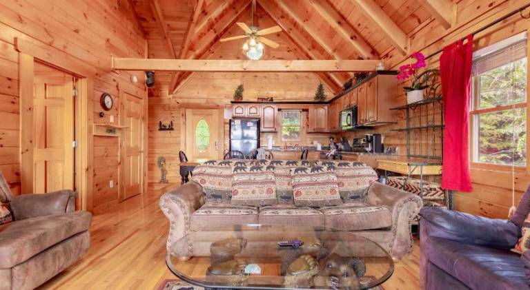 Vacation home with jacuzzi — photo 2