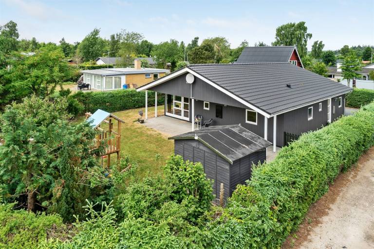 Vacation home with yard, hot tub & terrace — photo 4