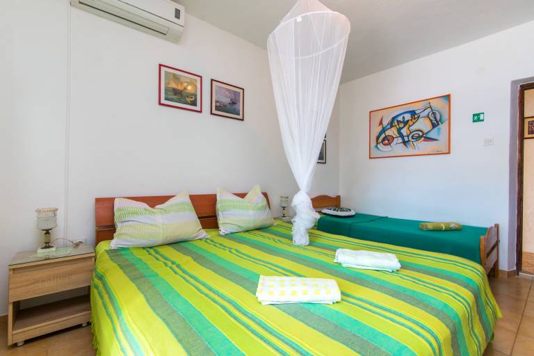 Holiday apartment with barbeque & patio | Sea view — photo 3