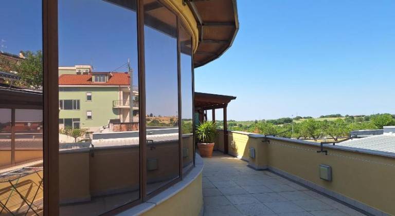 Holiday apartment with yard & terrace | Good for workation — photo 4