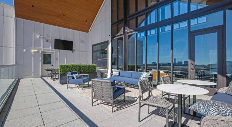 Luxury 2-Bedroom Apartment Near The Battery Atlanta with Pool, Sky Lounge & Free Parking — photo 5