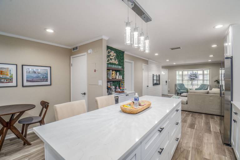 Condo Courier City/Oscawana