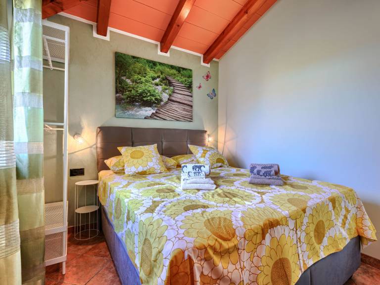 Vacation home with grill, private pool & terrace — photo 4