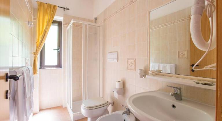 Pleasant serviced apartment with jacuzzi, yard & pool | Pet-friendly — photo 2