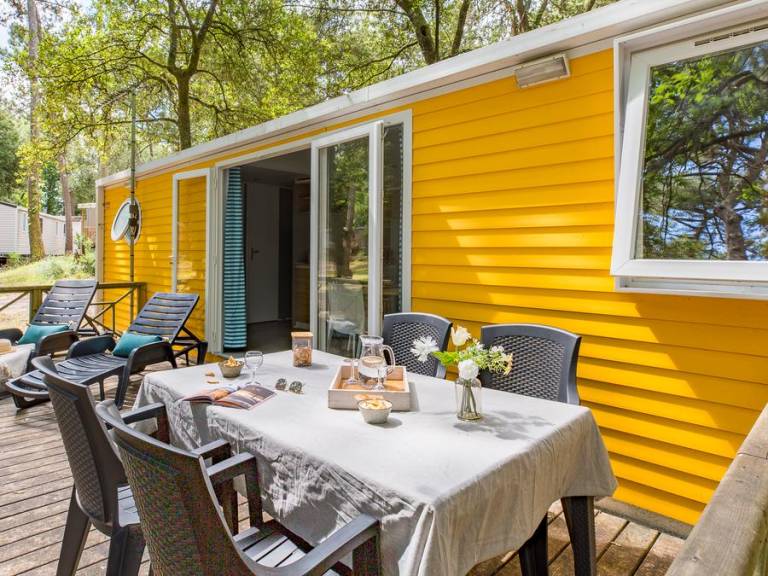 Pleasant mobile home with terrace & heated pool | Pets allowed — photo 4