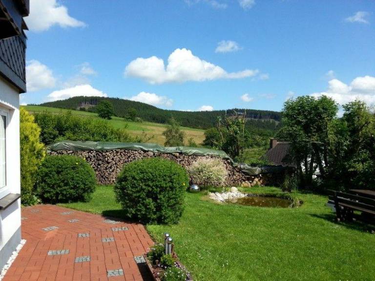 Holiday apartment with yard & terrace — photo 2